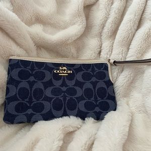 NWOT tags Coach Dempsey large wristlet.